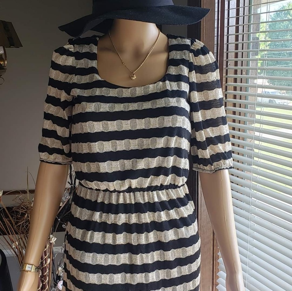 Mid sleeve stripe dress